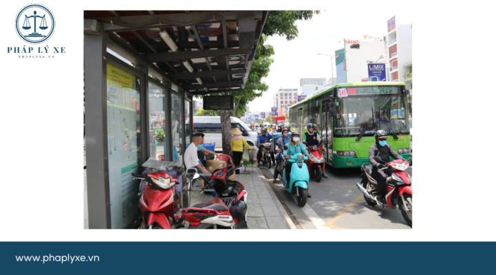 Bảng thông tin tại nhà chờ xe buýt trên đường Cộng Hòa không hoạt động.