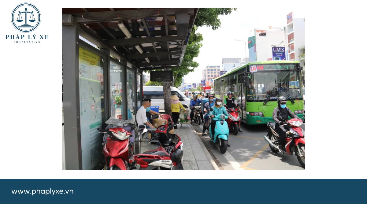 Bảng thông tin tại nhà chờ xe buýt trên đường Cộng Hòa không hoạt động.