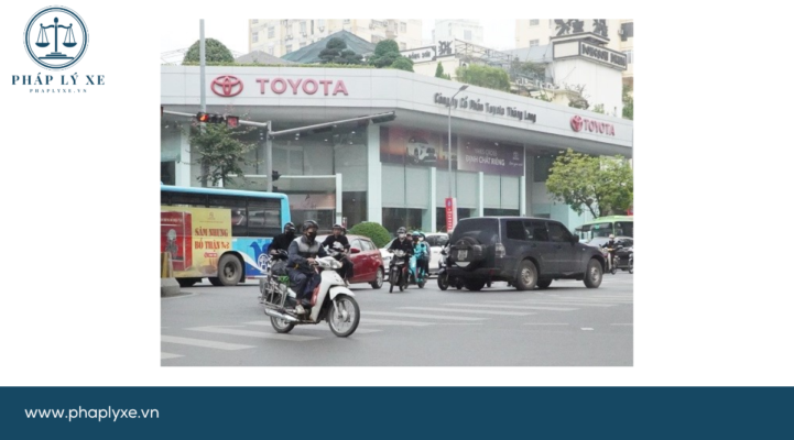 Cơ quan chức năng đang đề xuất lộ trình kiểm định khí thải xe máy. Ảnh Xuyên Đông