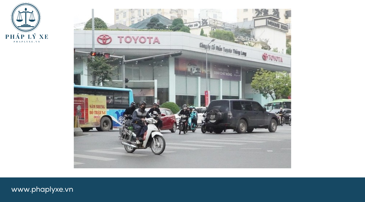 Cơ quan chức năng đang đề xuất lộ trình kiểm định khí thải xe máy. Ảnh Xuyên Đông