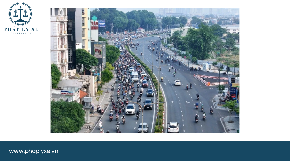 Đường Cộng Hòa, Trường Chinh chật kín xe lưu thông theo hướng vào trung tâm TP.HCM sáng 205. Ảnh Tuấn Kiệt.