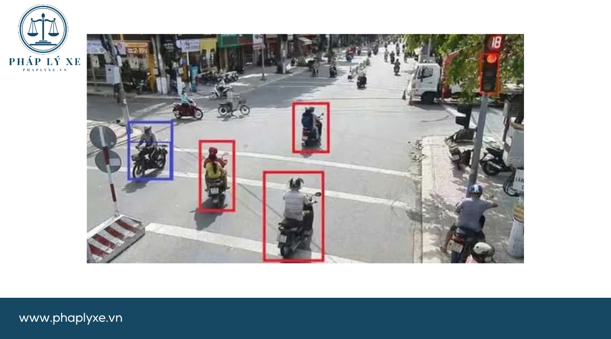 Theo Nghị định 168, mức phạt đối với người điều khiển xe máy có hành vi vi phạm giao thông cũng rất cao, như phạt 4 - 6 triệu đồng về các lỗi vượt đèn đỏ, đi trên vỉa hè, đi ngược chiều...