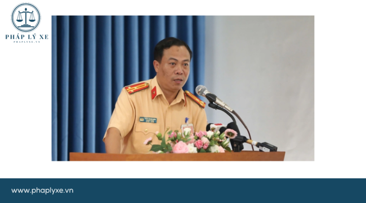 Thượng tá Trần Trung Hiếu - trưởng Phòng Cảnh sát giao thông Công an TP.HCM - phát biểu chỉ đạo tại lễ khai mạc kỳ thi sát hạch, cấp phép lái xe cơ giới đường bộ - Ảnh MINH HÒA