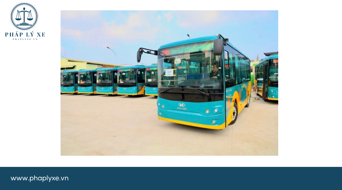 Xe buýt số 166 và 167 kết nối metro tạm ngừng hoạt động do mưa lớn gây ngập diện rộng